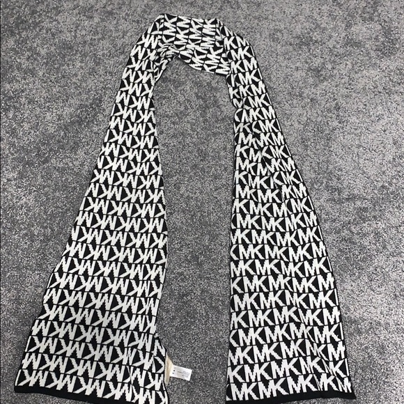 MIchael Kors Scarf - Picture 1 of 3